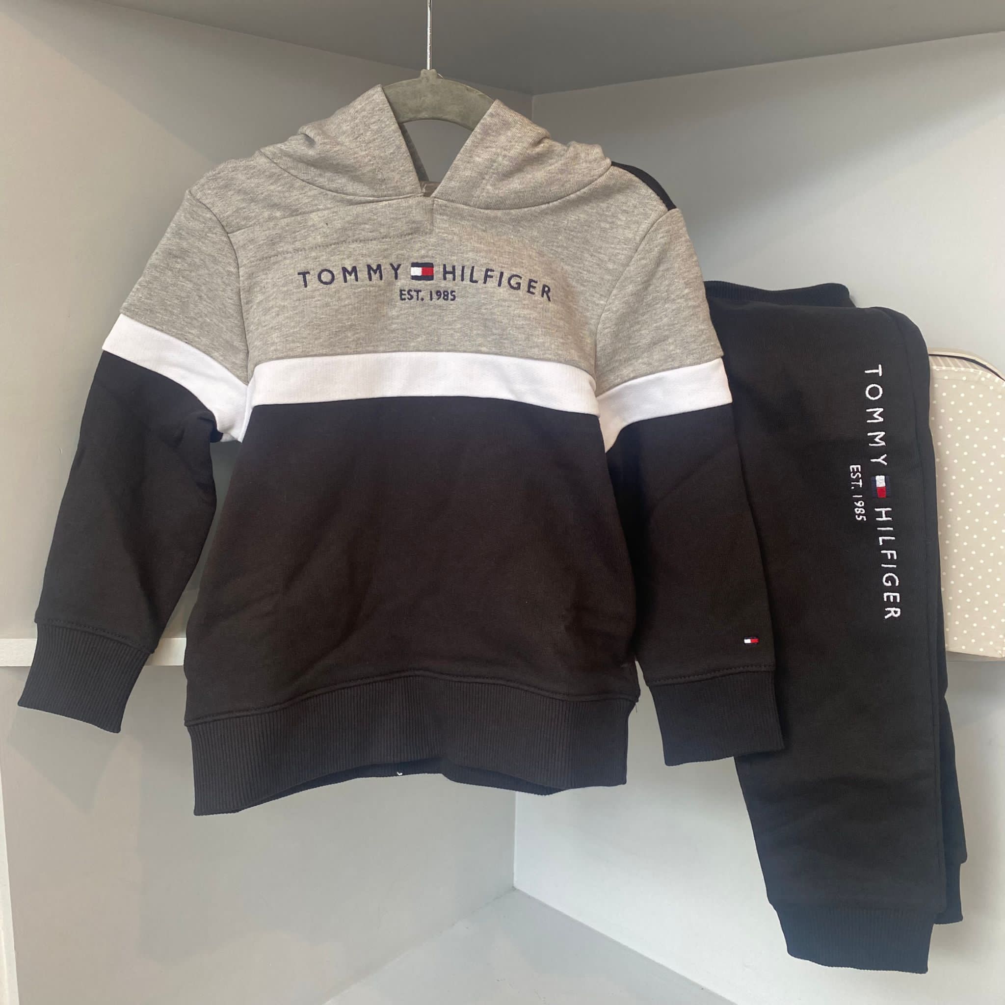 TOMMY HILFIGER - Hooded Essential Colour Blocked Tracksuit - Black