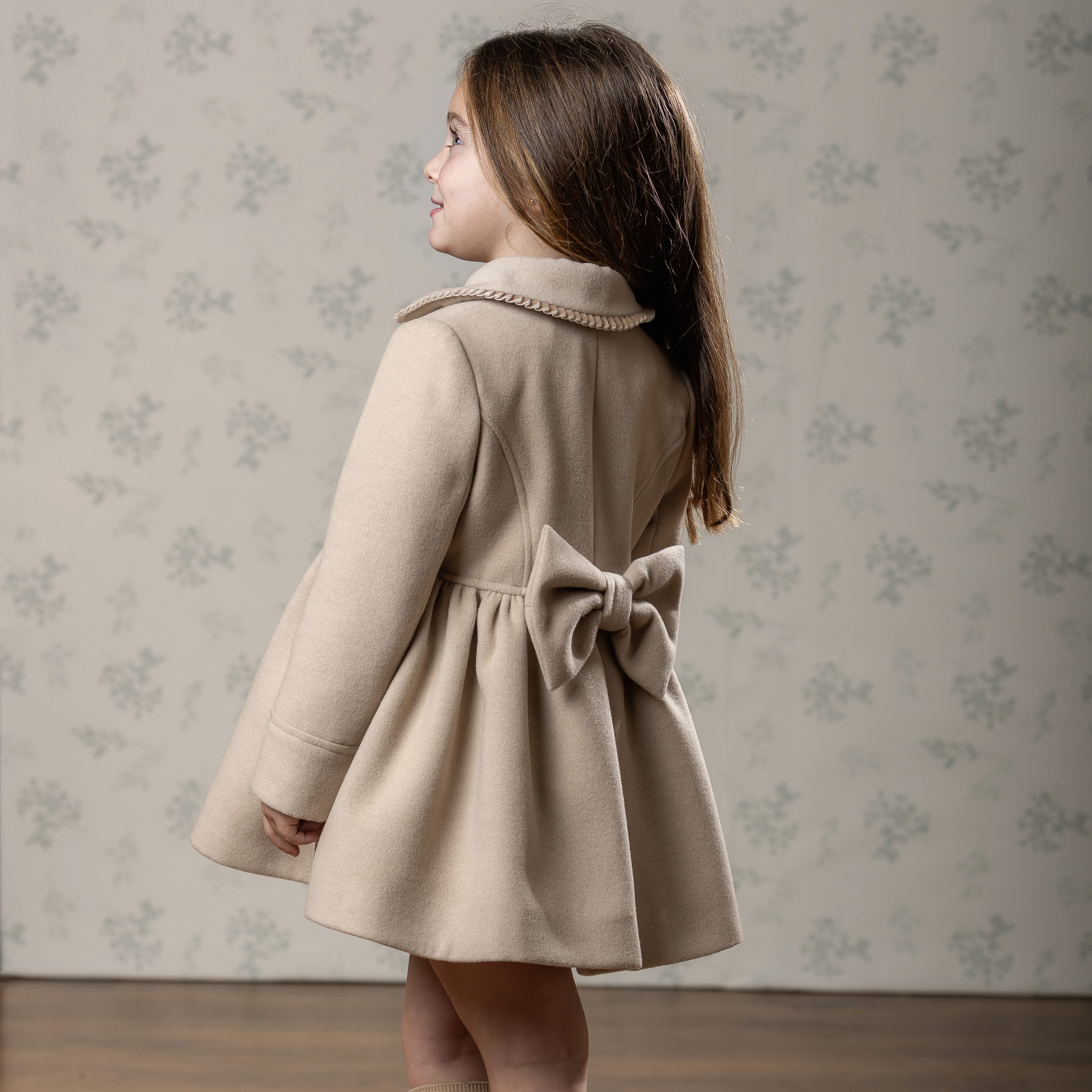 ABUELA TATA - Traditional Bow Coat - Camel