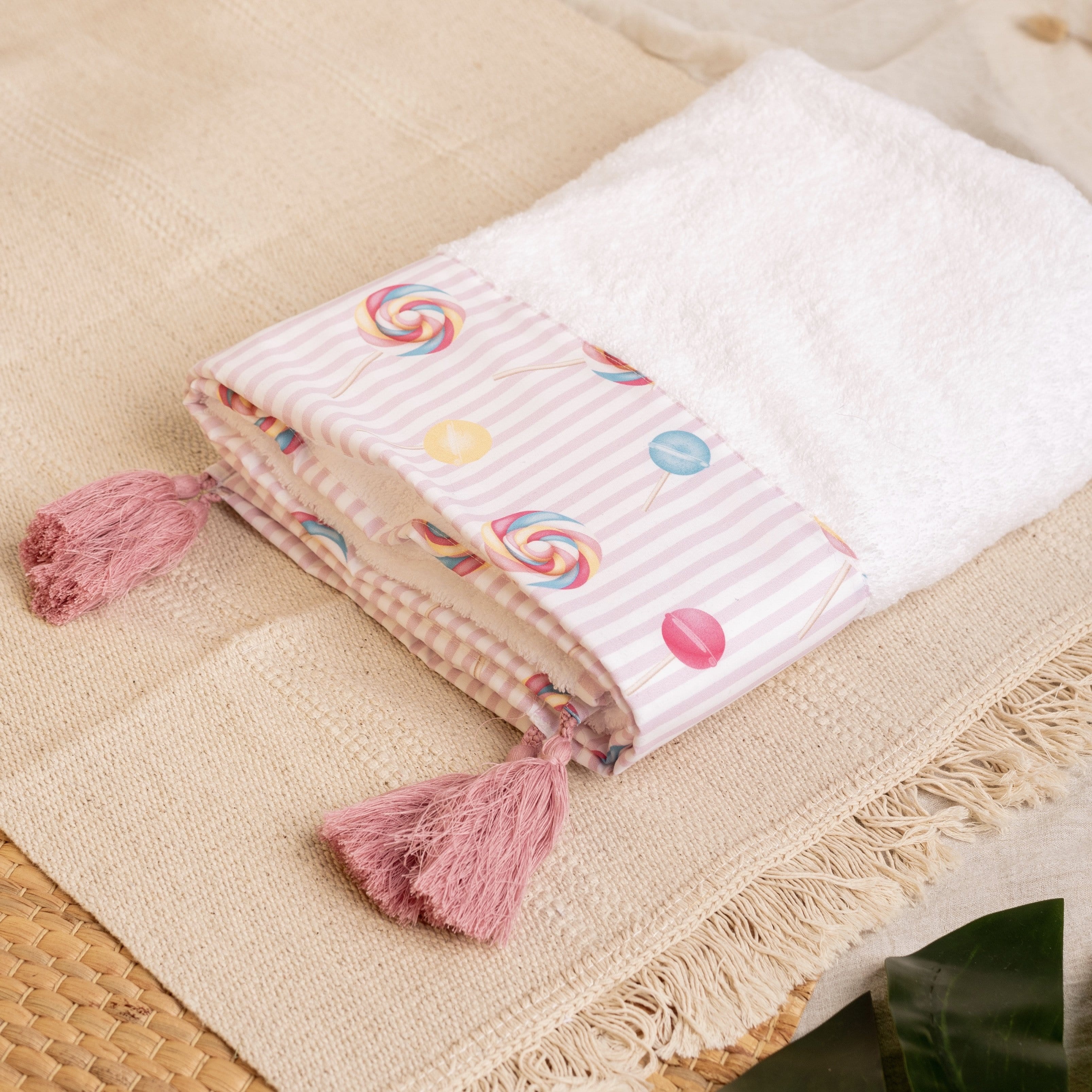 MEIA PATA - Strawberries Print Towel - Red